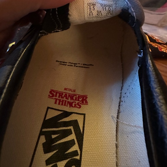 NWT Stranger Things Custom Off The Wall Slides Loafers - Picture 9 of 10